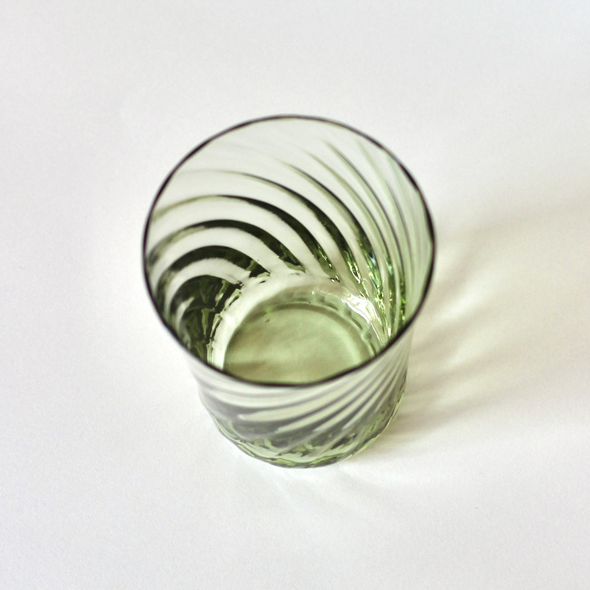 【STILLEBEN】 Concave Glass - Swirl Moss Green [スティルレーベン コンケーブグラス]